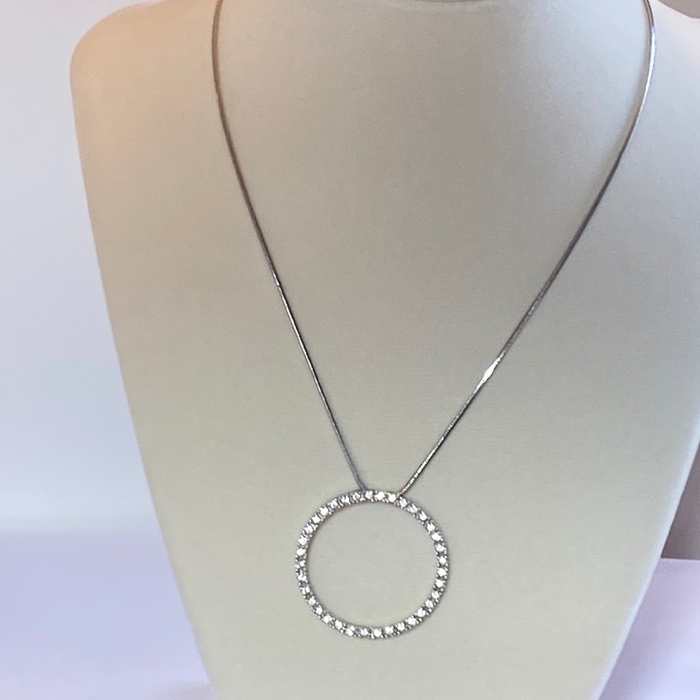silver toned rhinestone pendant necklace